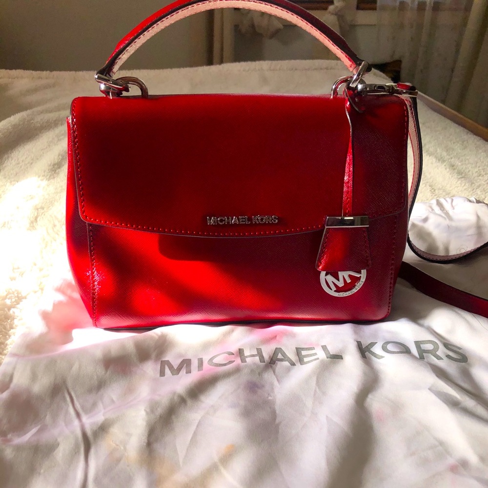 Authentic Beautiful Red Micheal Kors Should Bag